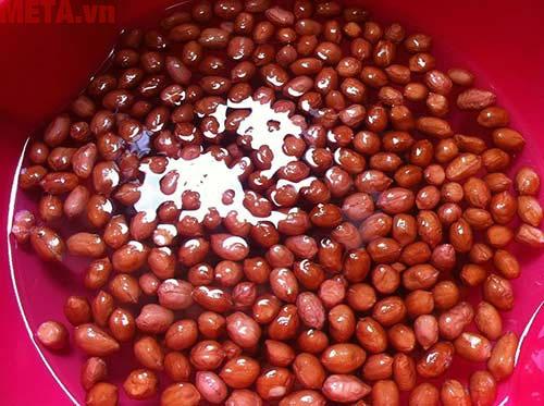 4 cách rang đậu đen, đậu xanh, đậu nành, đậu phộng bằng nồi chiên không dầu